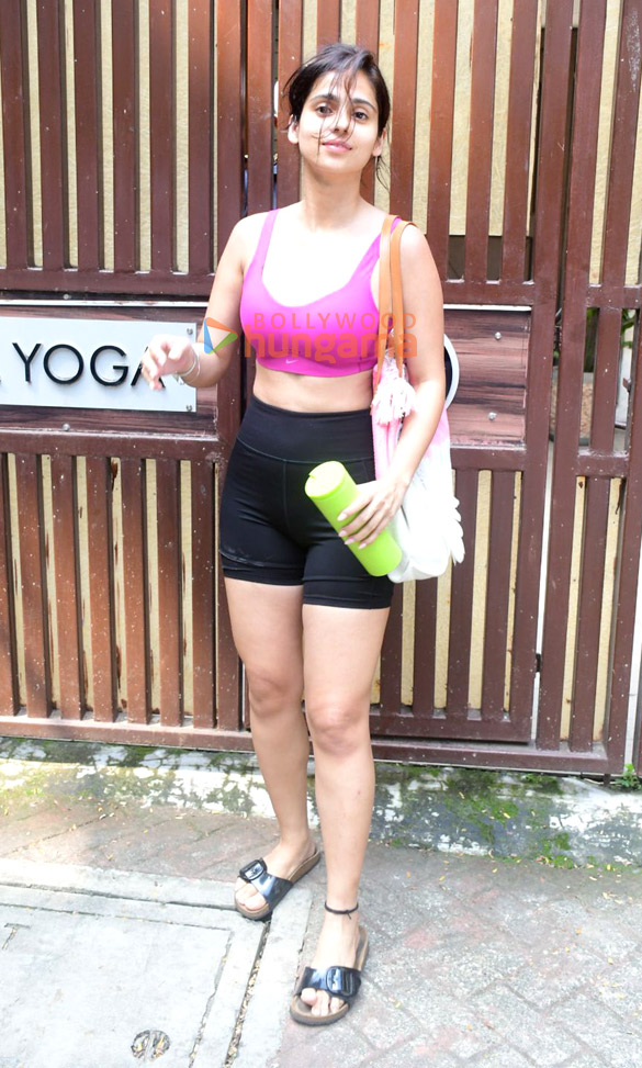 photos rose sardana spotted outside yoga class in bandra 6