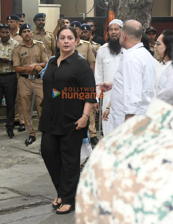 photos salman khan sohail khan arpita khan atul agnihotri and others attend last rites of baba siddique at his residence in bandra 2