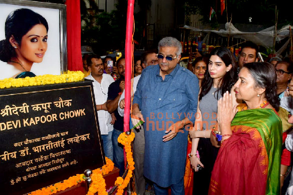 photos shabana azmi boney kapoor khushi kapoor and others attend the unveiling ceremony of sridevi kapoor chowk in andheri mumbai 3