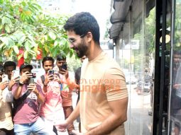 Photos: Shahid Kapoor spotted at outside a cafe in Bandra