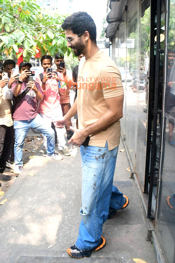 Photos: Shahid Kapoor spotted at outside a cafe in Bandra