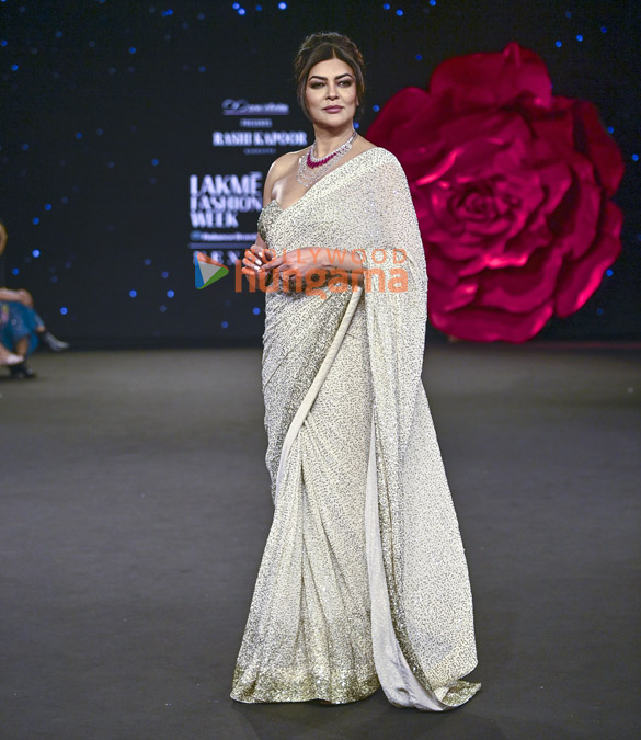 photos shraddha kapoor alaya f manushi chhillar and others walk the ramp at lakme fashion week 2024 10
