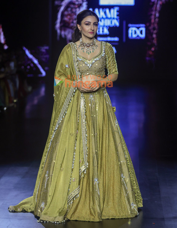 photos shraddha kapoor alaya f manushi chhillar and others walk the ramp at lakme fashion week 2024 12