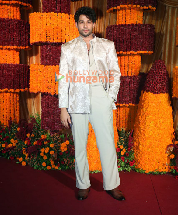 photos siddharth malhotra huma qureshi raashii khanna tamannaah bhatia and others snapped attending ramesh s tauranis diwali bash 12