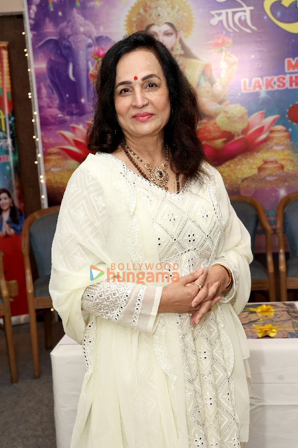 photos sonu nigam anup jalota and others graces the launch of minal nigams maate lakshmi maate album 6