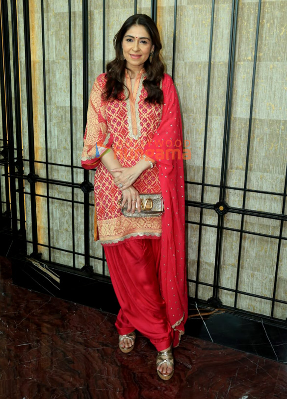 photos sushmita sen and others snapped at seema singhs diwali bash 11
