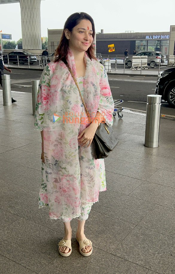 Photos: Tamannaah Bhatia, Sonam Kapoor Ahuja and others snapped at the airport Photos: Tamannaah Bhatia, Sonam Kapoor Ahuja and others snapped at the airport
