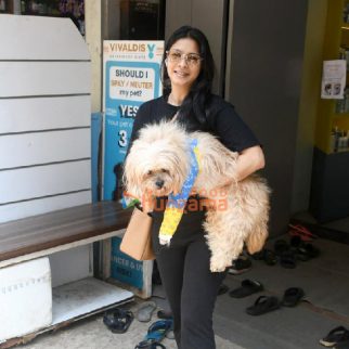 Photos: Tanishaa Mukerji spotted outside pet clinic in Khar