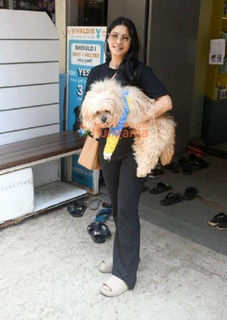 Photos: Tanishaa Mukerji spotted outside pet clinic in Khar