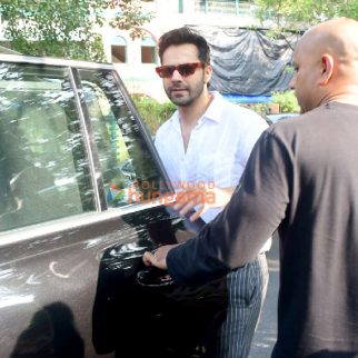 Photos: Varun Dhawan snapped outside a dubbing studio in Bandra