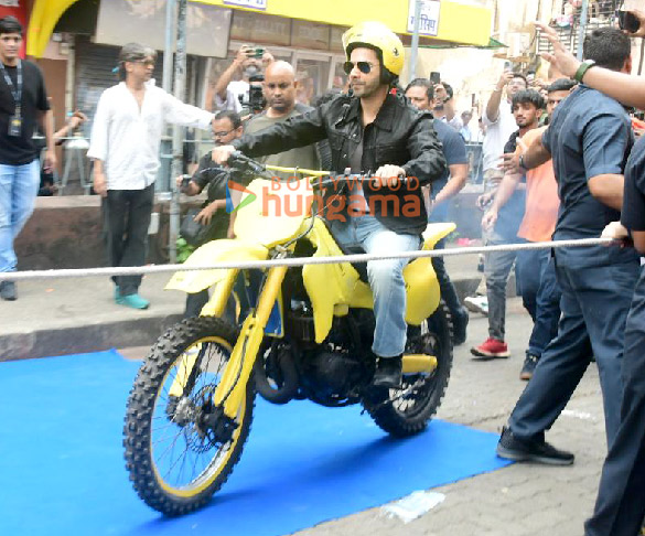 photos varun dhawan snapped promoting citadel honey bunny at gaiety galaxy bandra 2