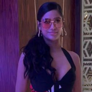 Poonam Pandeyflaunts a rosy outfit as she gets clicked by paps