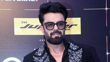 Maniesh Paul nailed the red carpet with his dapper look