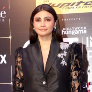 Daisy Shah blossoms all glamour as she walk on the red carpet at Bollywood Hungama's OTT India Fest