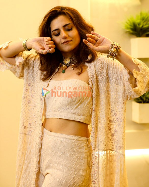 ridhi dogra 6 2