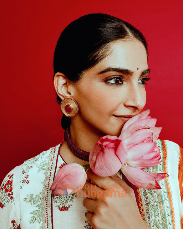 Sonam Kapoor Ahuja Photos, Images, HD Wallpapers, Sonam Kapoor Ahuja HD ...