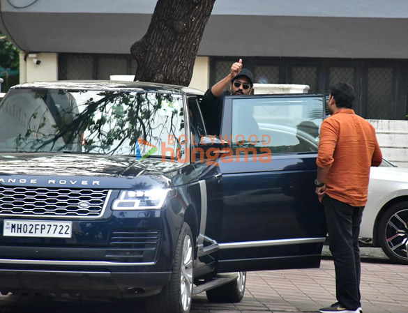 vicky kaushal snapped at sanjay leela bhansalis house 4