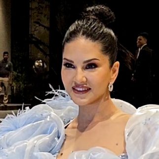 Sunny Leone all dolled up looking like the frozen princess