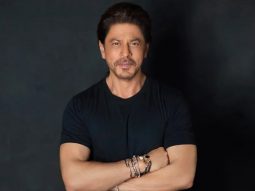 Shah Rukh Khan appreciates Mumbai Police by delivering food outside Mannat on his birthday