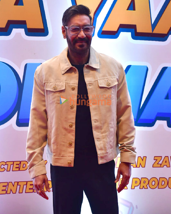 photos aamir khan ajay devgn and others grace the mahurat of the film tera yaar hoon main 5