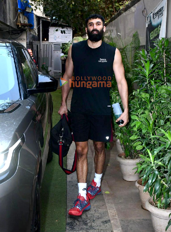 photos aditya roy kapur snapped outside a gym in bandra 1