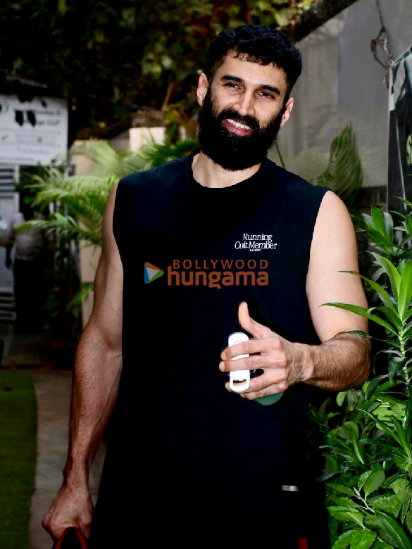 photos aditya roy kapur snapped outside a gym in bandra 2