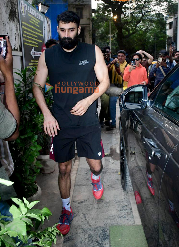 photos aditya roy kapur snapped outside a gym in bandra 4