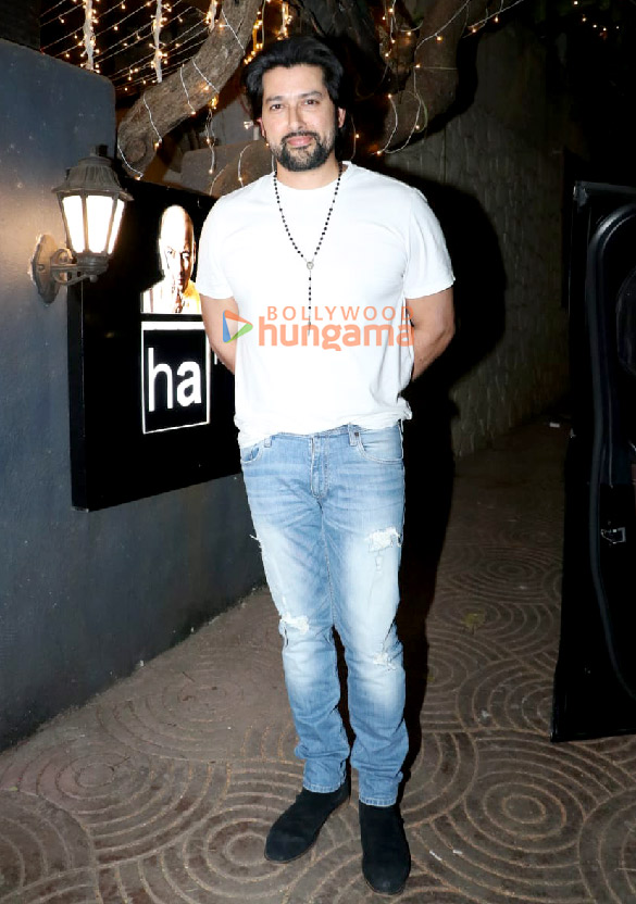 Photos: Aftab Shivdasani snapped at Hakim Aalim’s salon in Bandra | Parties & Events