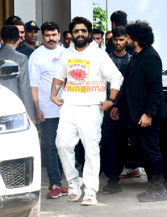 photos allu arjun snapped at kalina airport 2