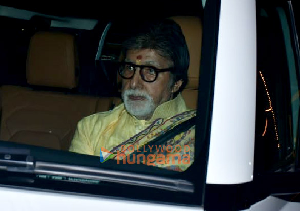 photos amitabh bachchan snapped at pratiksha bungalow for laxmi pujan 1