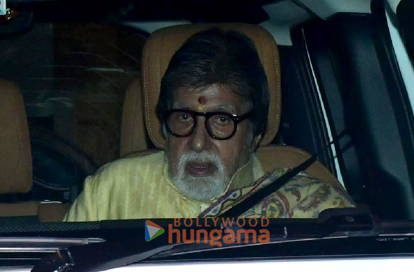 photos amitabh bachchan snapped at pratiksha bungalow for laxmi pujan 4