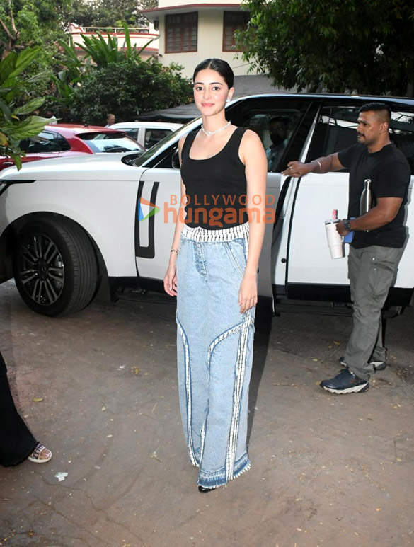 photos ananya panday and father chunky panday attended a photo shoot in bandra 1