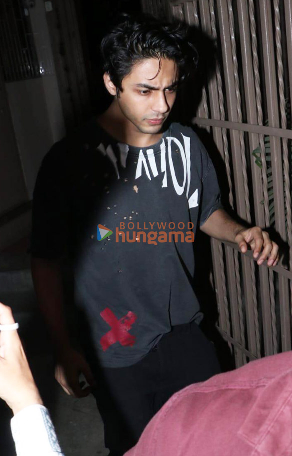 photos aryan khan snapped at a dubbing studio 2