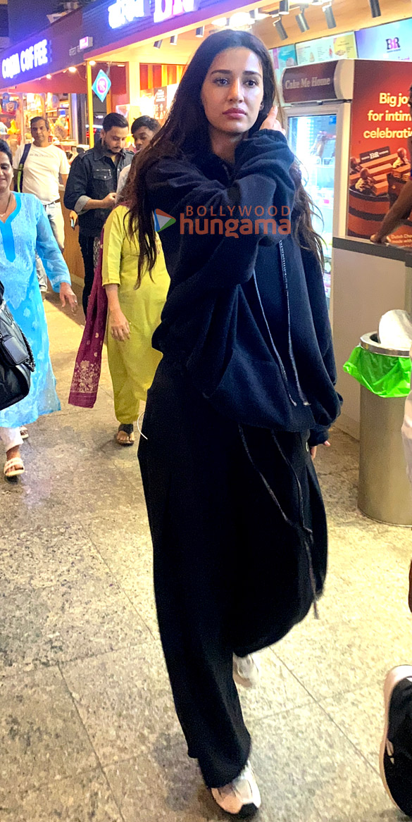 Photos: Disha Patani and Tamannaah Bhatia snapped at the airport Photos: Disha Patani and Tamannaah Bhatia snapped at the airport