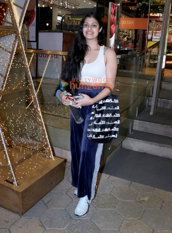 photos elnaaz norouzi and zanai bhosle snapped at food square in santacruz 2