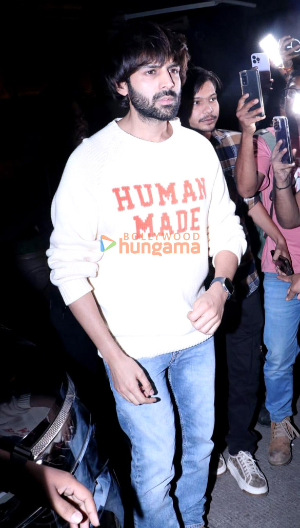 Photos: Kartik Aaryan, Bhumi Pednekar, Sayani Gupta and others snapped in Bandra Photos: Kartik Aaryan, Bhumi Pednekar, Sayani Gupta and others snapped in Bandra