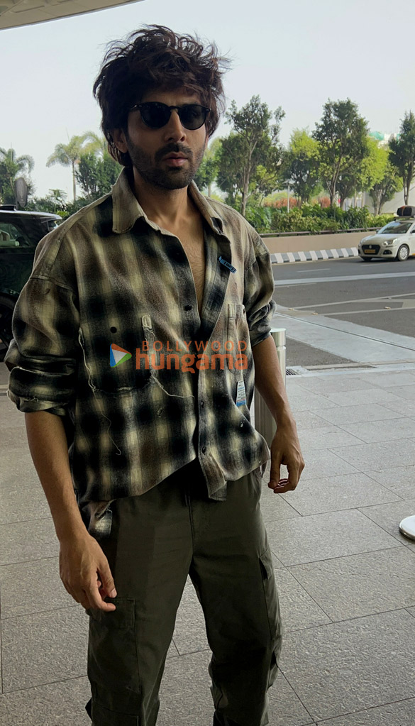 Photos: Kartik Aaryan, Raashii Khanna and Sonam Bajwa snapped at the airport Photos: Kartik Aaryan, Raashii Khanna and Sonam Bajwa snapped at the airport