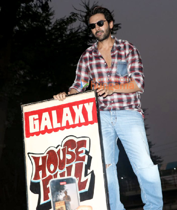 photos kartik aaryan snapped at gaiety galaxy cinemas 3