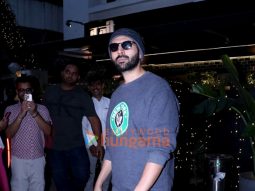 Photos: Kartik Aaryan snapped in Bandra