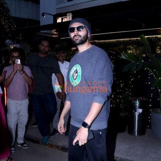 Photos: Kartik Aaryan snapped in Bandra