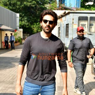 Photos: Kartik Aaryan snapped outside Juhu PVR