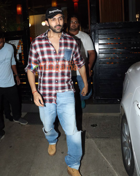photos kartik aryan snapped at mizu in bandra 6