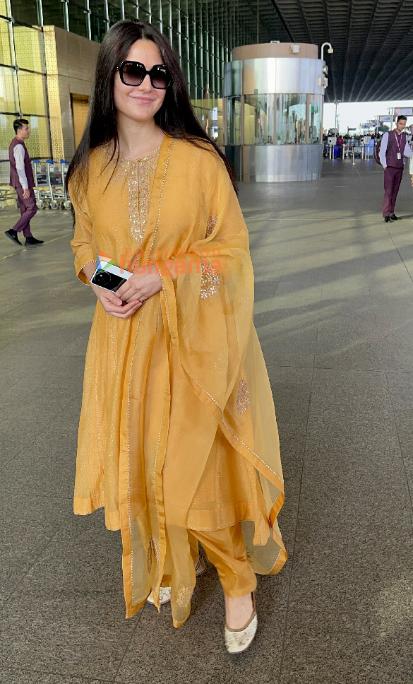 photos katrina kaif raashii khanna boman irani and jaideep ahlawat snapped at the airport 6