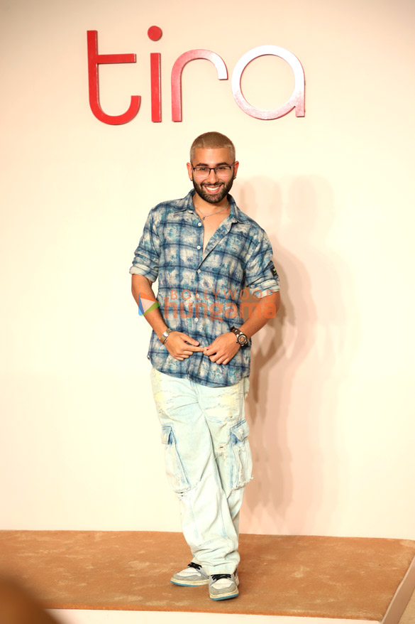 photos kiara advani suhana khan kareena kapoor khan and others snapped at tira flagship store launch 19