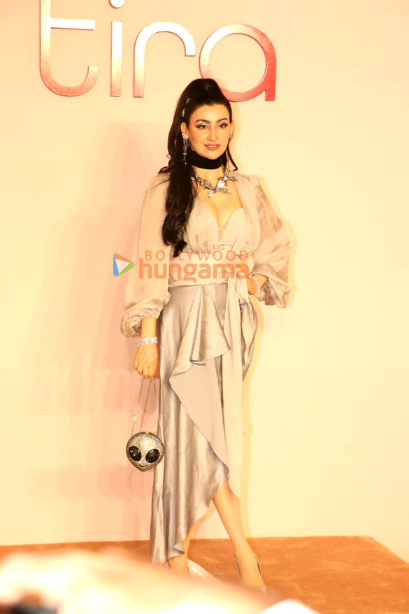 photos kiara advani suhana khan kareena kapoor khan and others snapped at tira flagship store launch 6