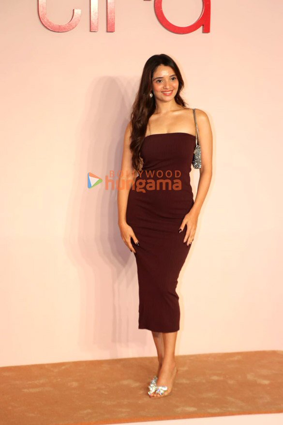 photos kiara advani suhana khan kareena kapoor khan and others snapped at tira flagship store launch 8
