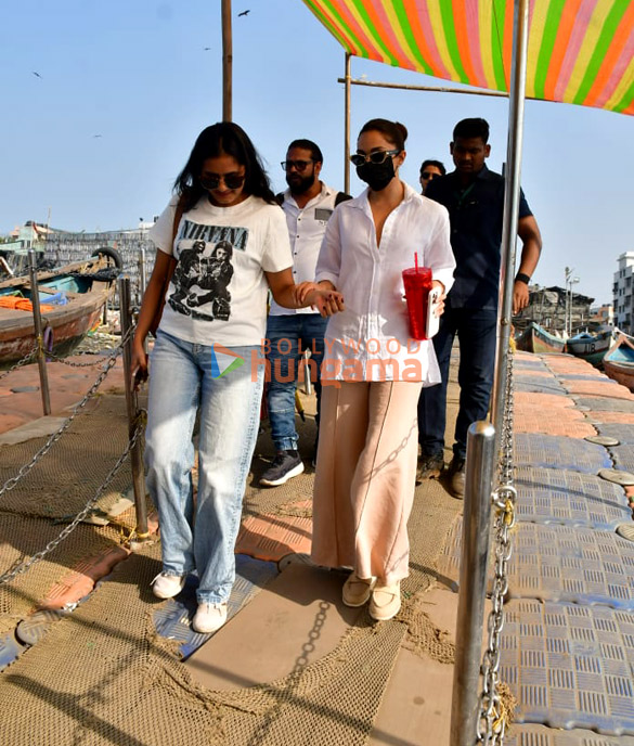 photos kiara advani snapped at versova jetty 6