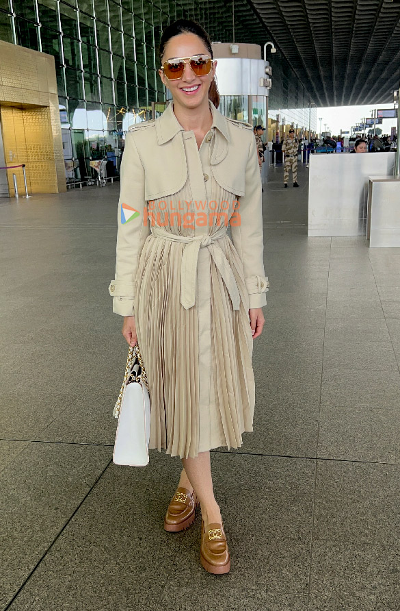 Photos: Kiara Advani snapped at the airport Photos: Kiara Advani snapped at the airport