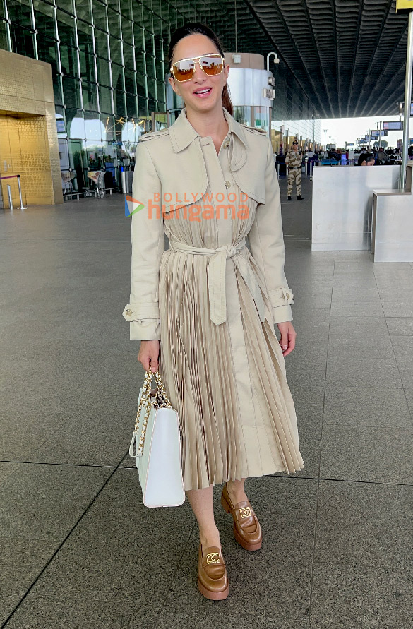 photos kiara advani snapped at the airport 2 4