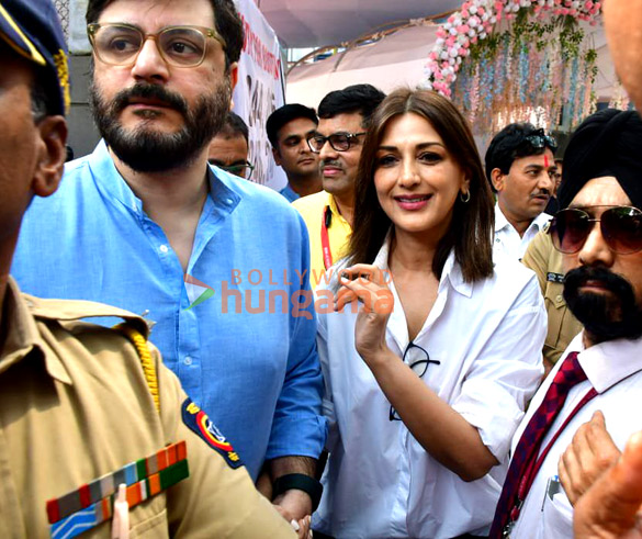 photos maharashtra assembly elections 2024 kartik aaryan paresh rawal suniel shetty and others cast their votes in mumbai 15